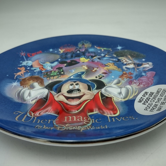 Walt Disney World "Where The Magic Lives" 3D Collector Plate NWT - Picture 5 of 15